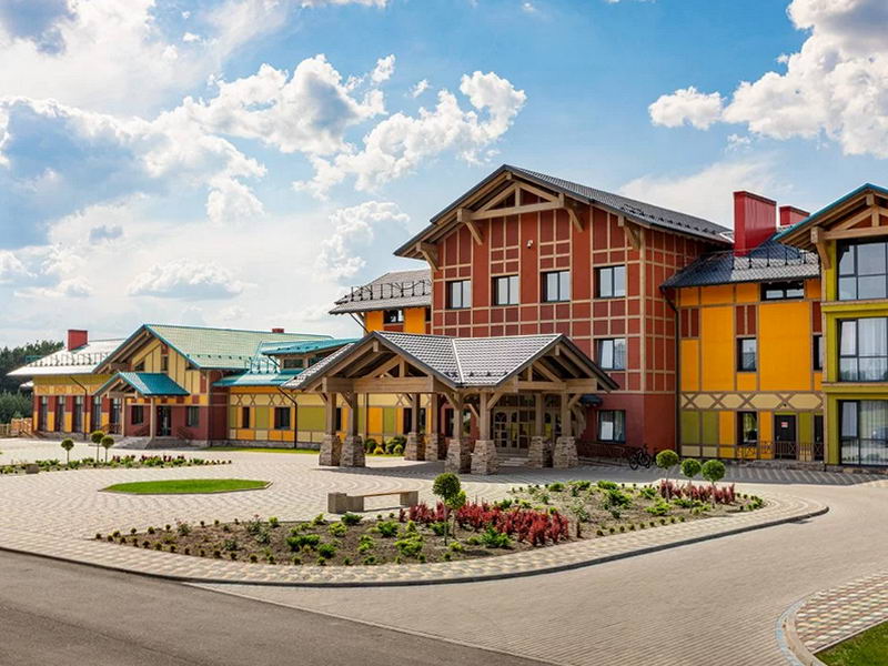 Парк-Отель Яркий находится в Белоруссии, в 30 минутах езды от города Барановичи